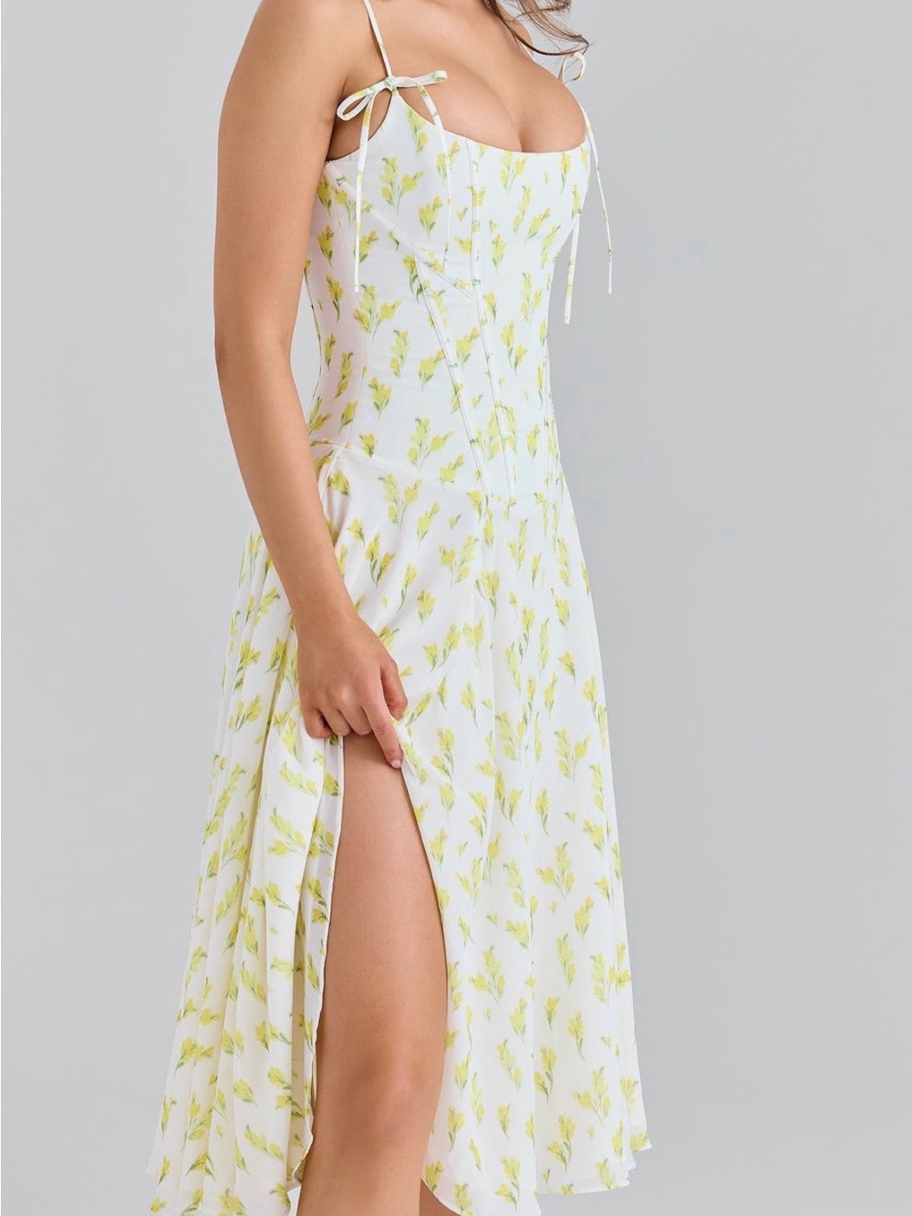 HOUSE OF CB Yvette Floral Print
Midi Dress - Lemon Floral